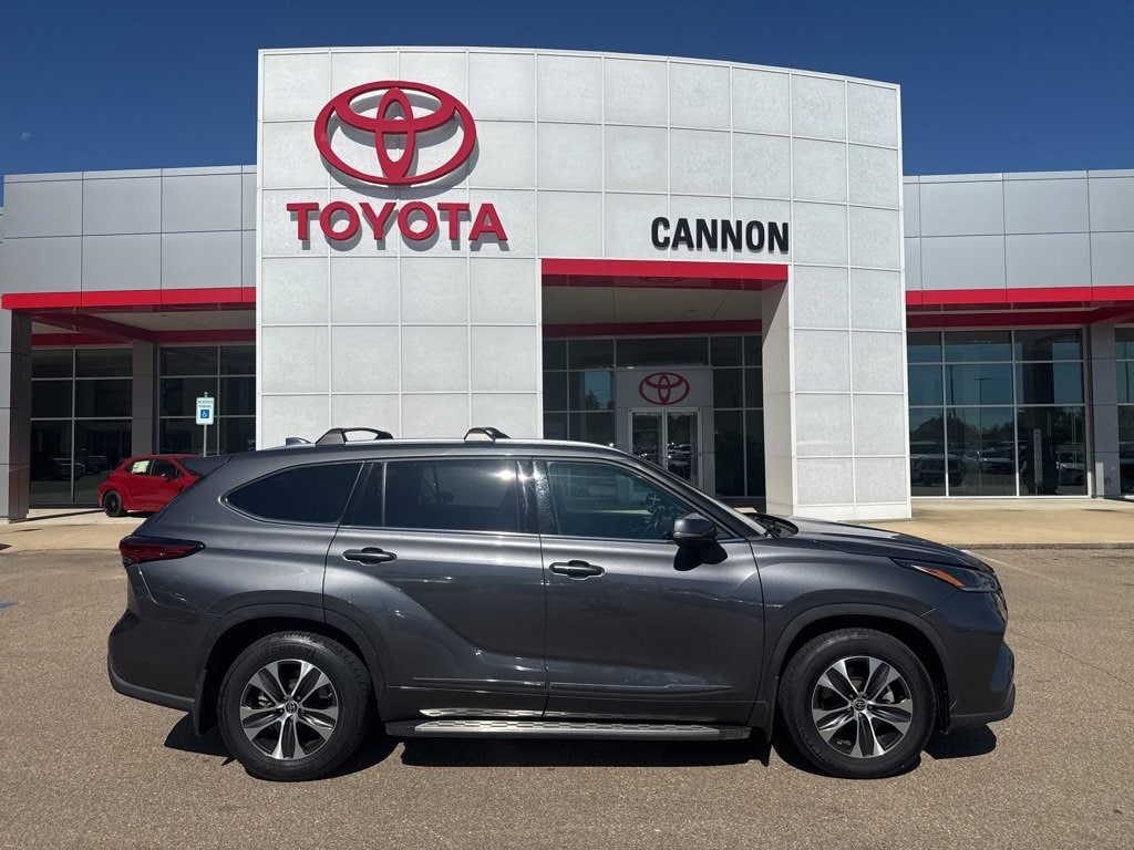 2021 Toyota Highlander XLE FWD 