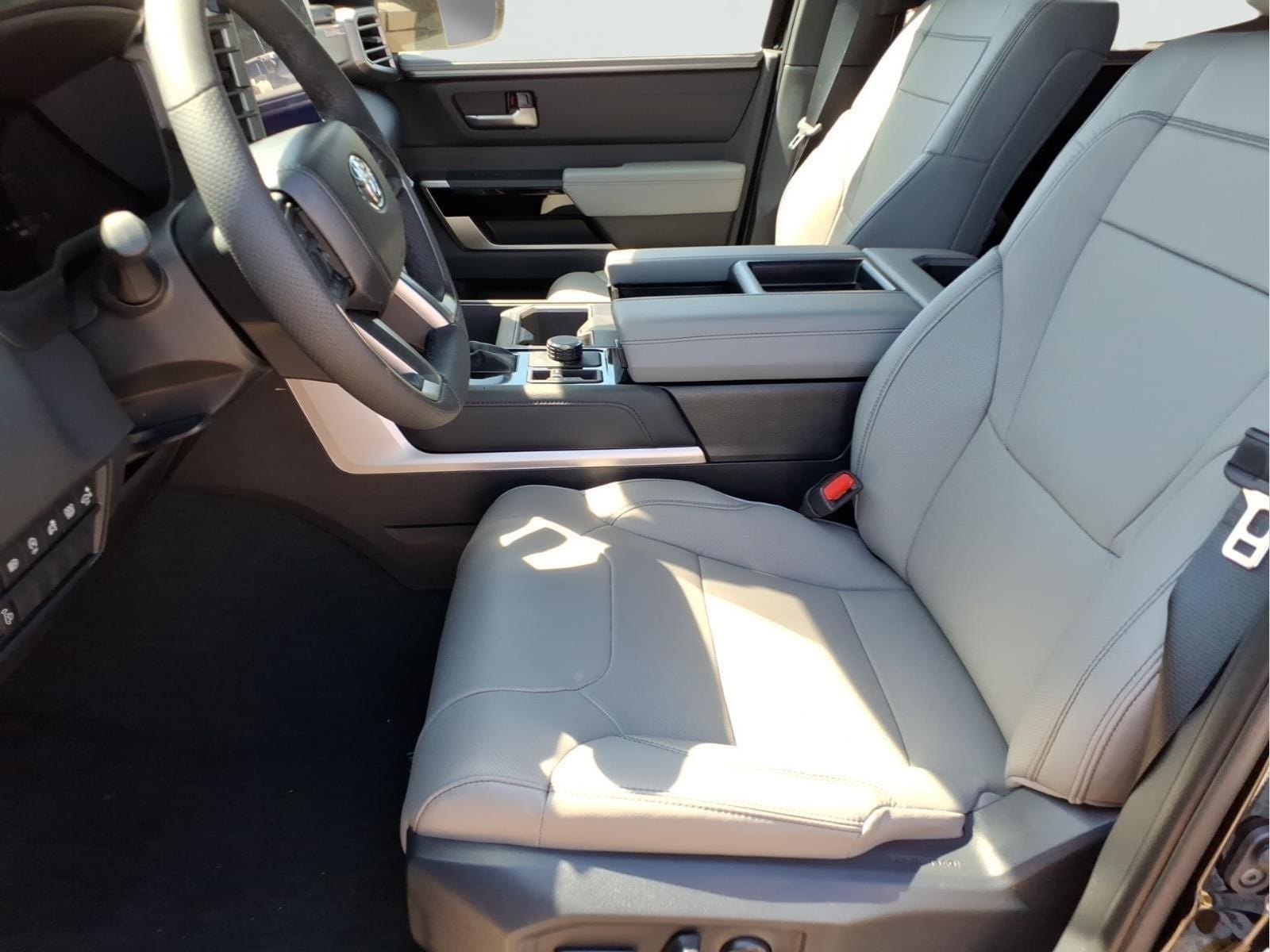 2026 Toyota Tundra Limited - Photo 16