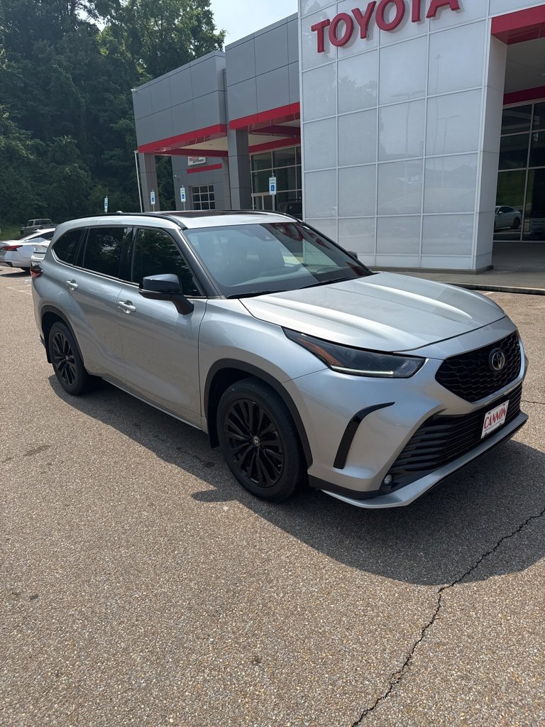 2023 Toyota Highlander L photo 3