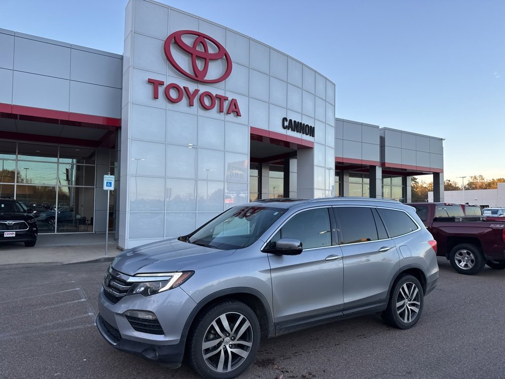 2016 Honda Pilot Elite's photo