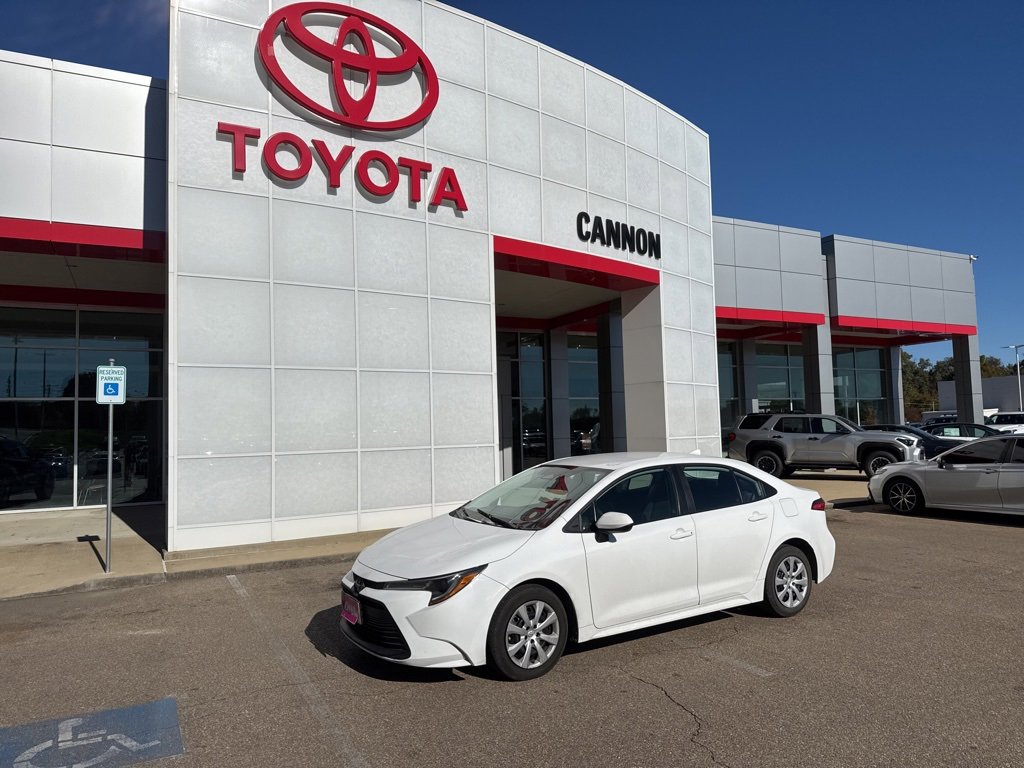 2023 Toyota Corolla LE's photo