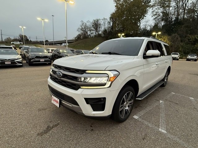 2023 Ford Expedition XLT's photo