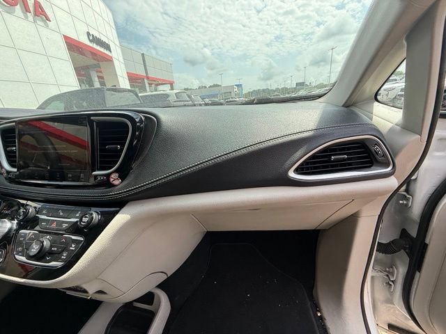 2023 Chrysler Pacifica Hybrid Touring L - Photo 35