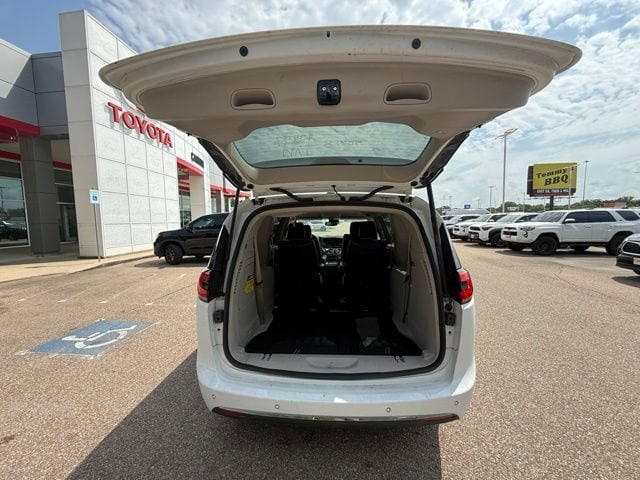 2023 Chrysler Pacifica Hybrid Touring L - Photo 8