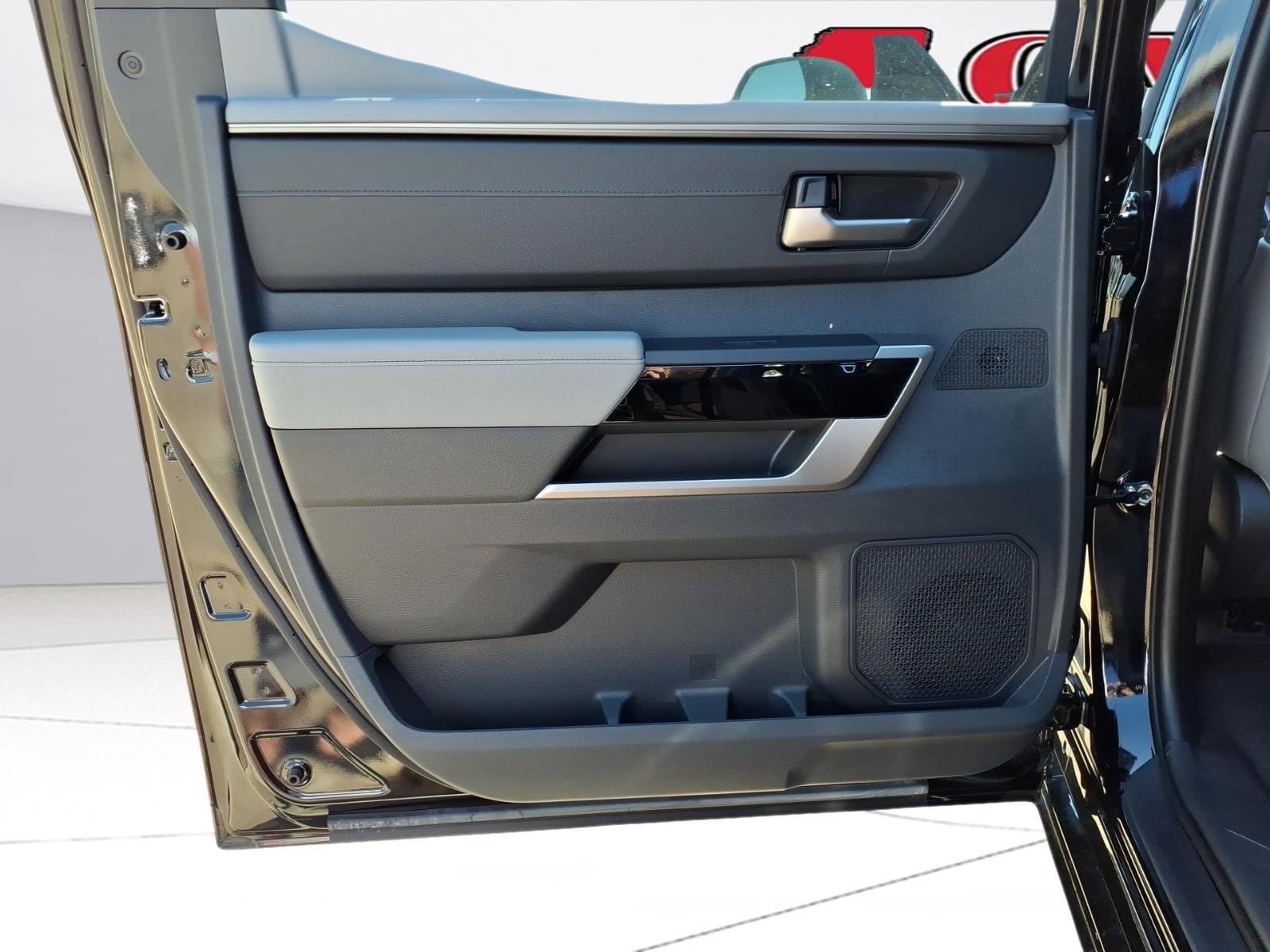 2026 Toyota Tundra Limited - Photo 9