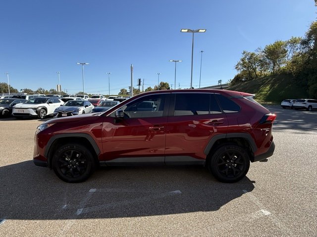 2022 Toyota RAV4 LE photo 2