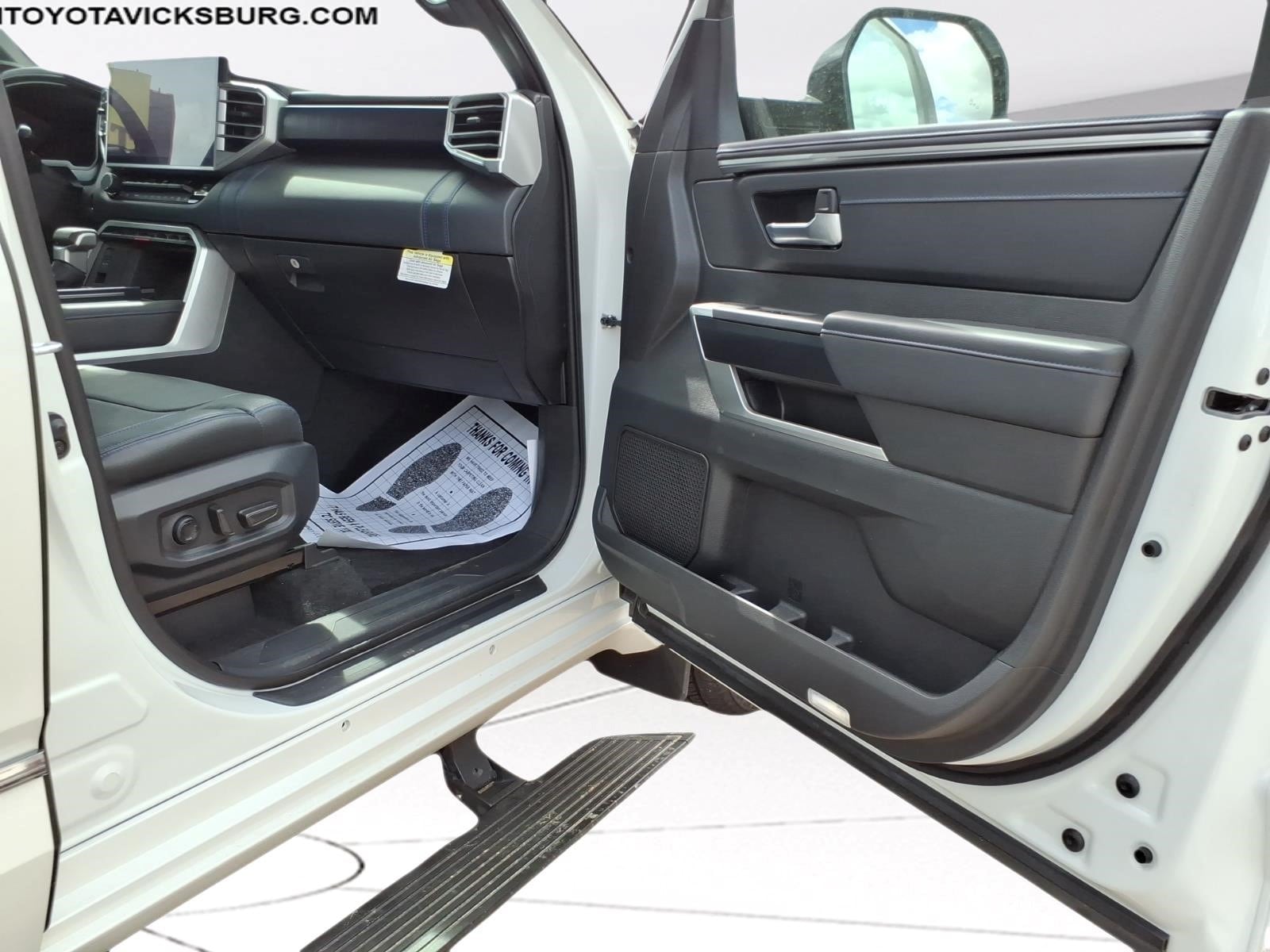 2025 Toyota Tundra Platinum - Photo 23