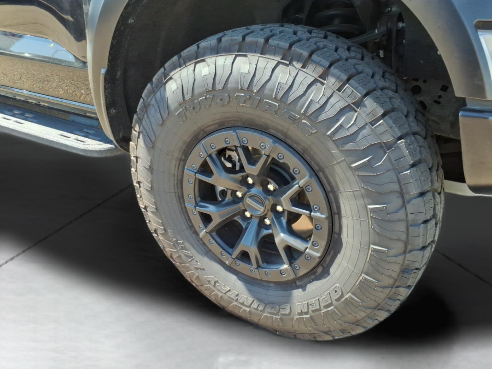 2023 Ford F-150 Raptor - Photo 22