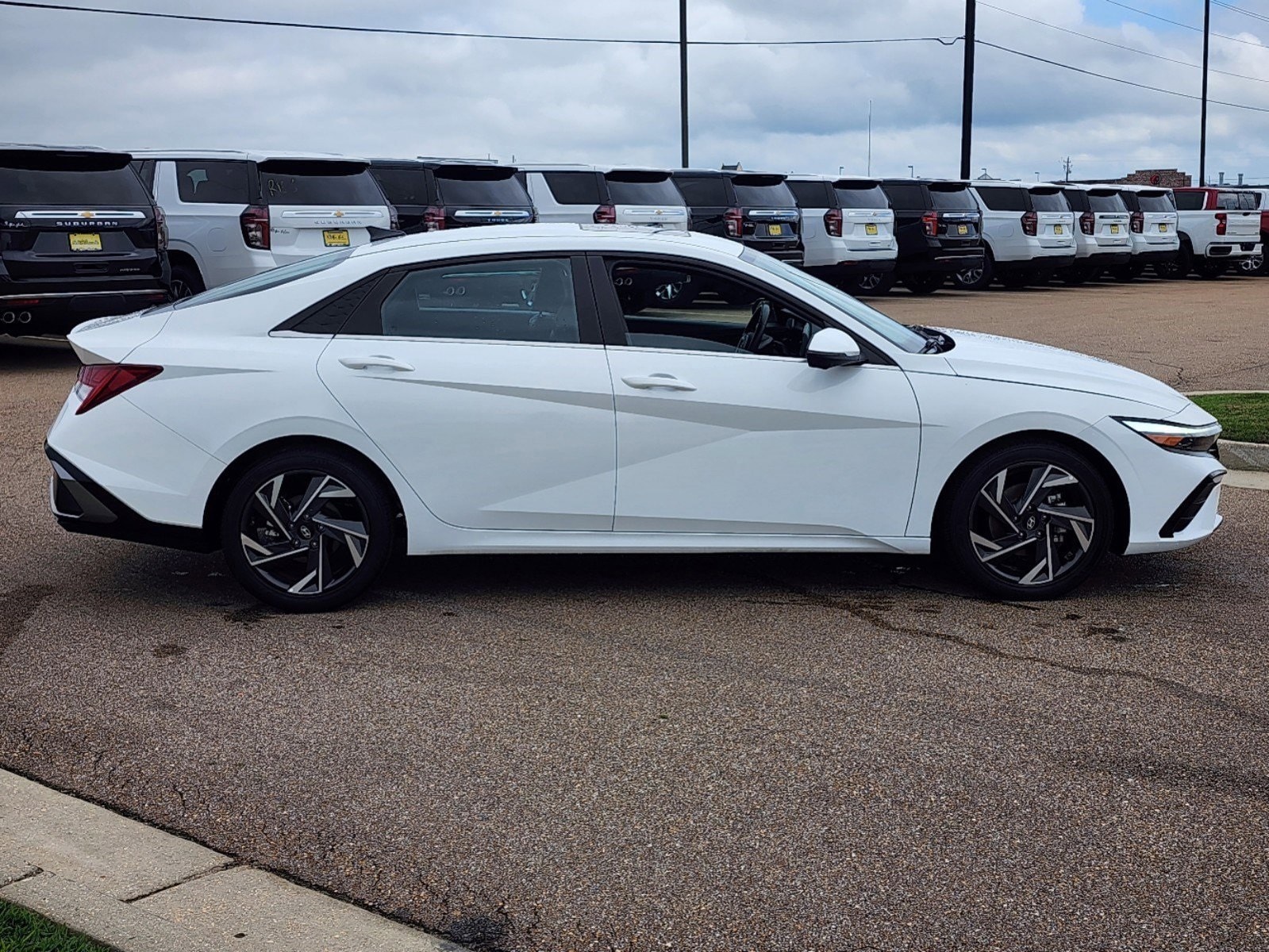 Used 2024 Hyundai Elantra Limited with VIN KMHLP4DG9RU640216 for sale in Madison, MS