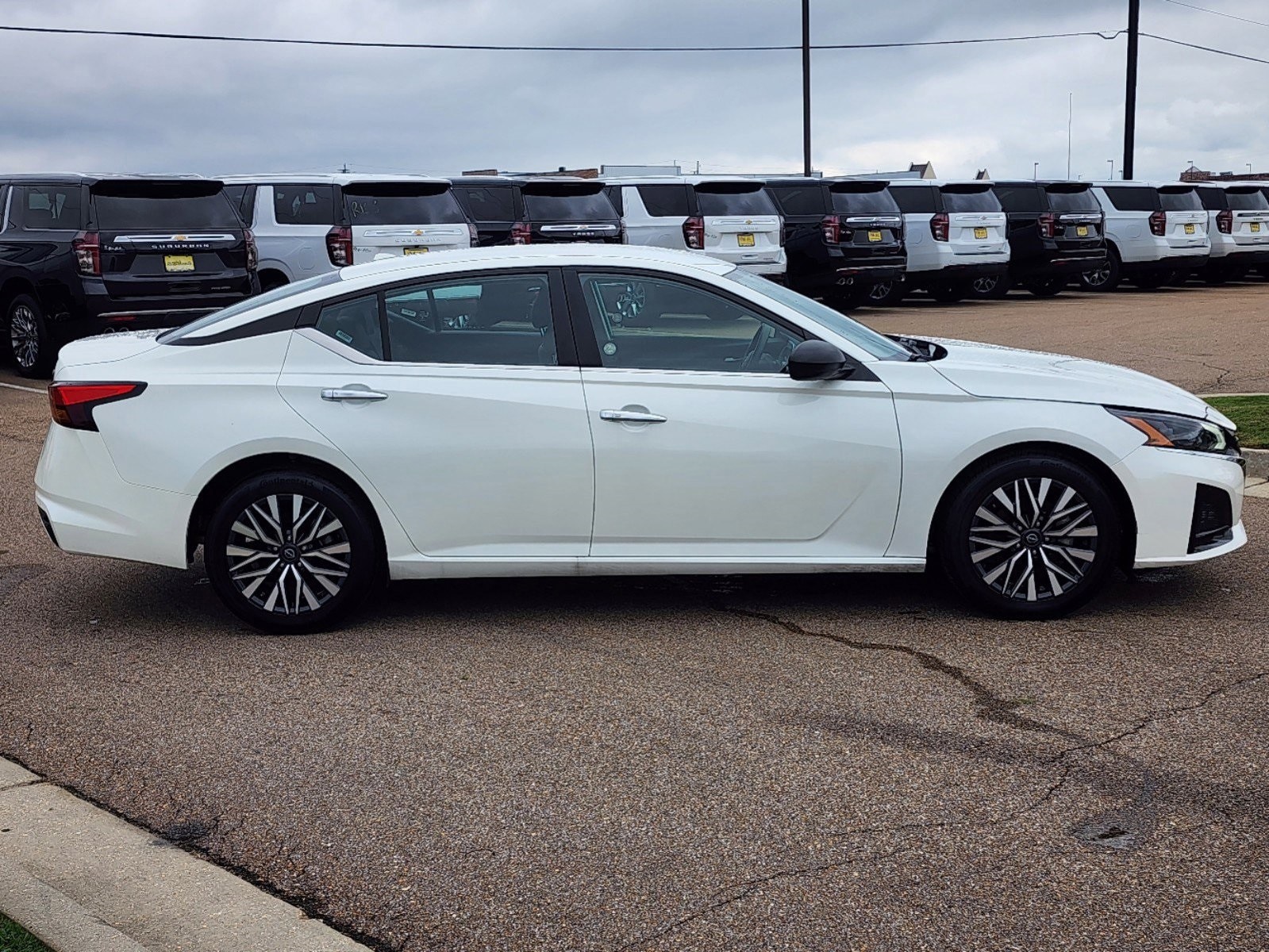 Used 2024 Nissan Altima SV with VIN 1N4BL4DV7RN308835 for sale in Madison, MS