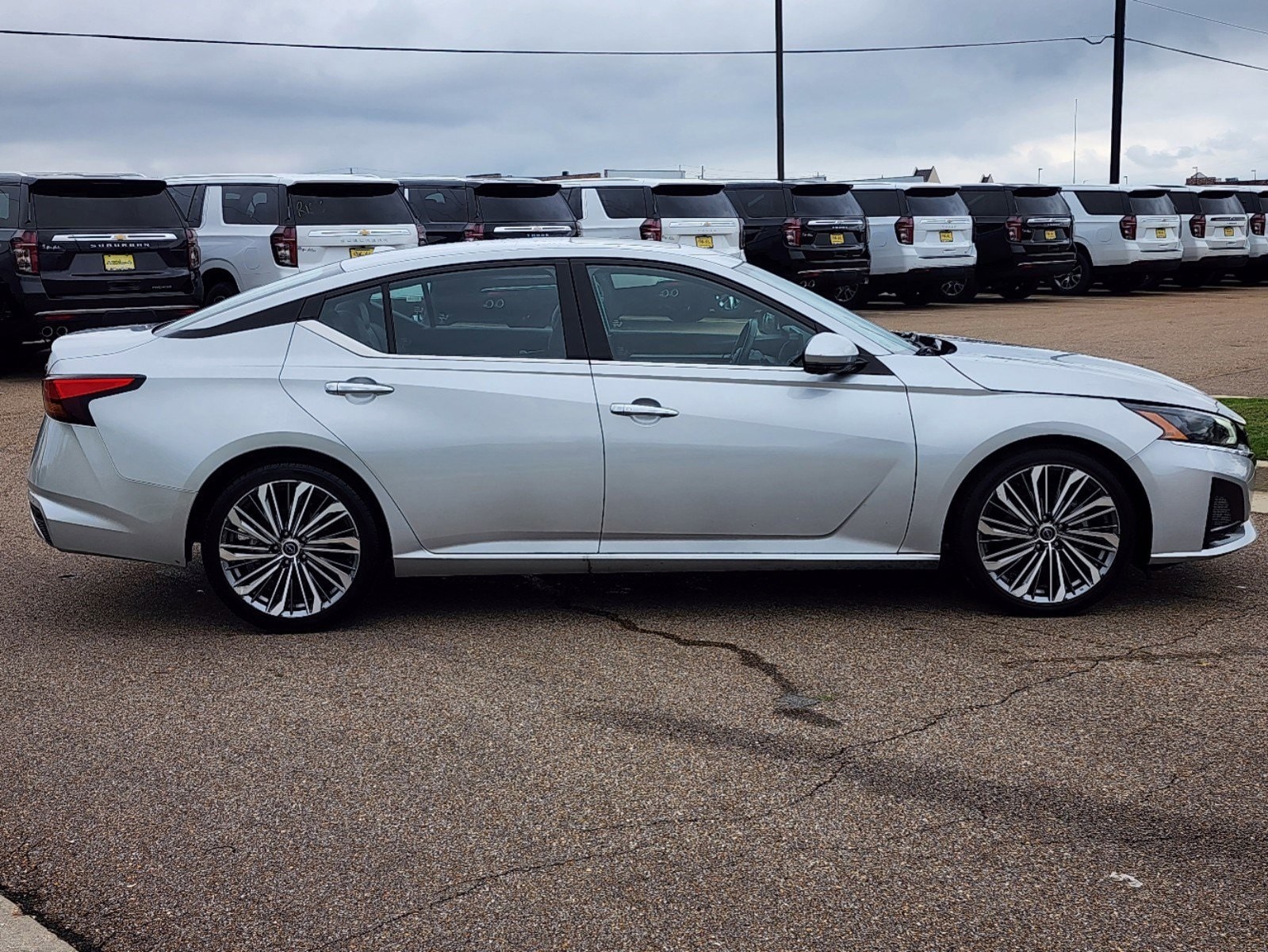 Used 2023 Nissan Altima SL with VIN 1N4BL4EV9PN371334 for sale in Madison, MS