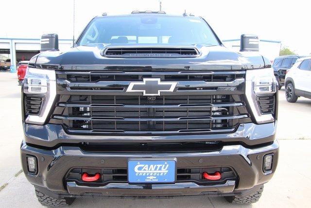 2025 Chevrolet Silverado 3500HD LT photo 4