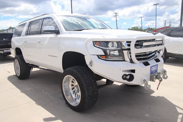 Used 2018 Chevrolet Suburban LT with VIN 1GNSKHKC1JR138045 for sale in Freer, TX