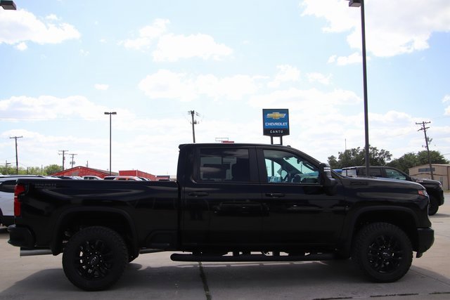 2025 Chevrolet Silverado 3500HD LT photo 2