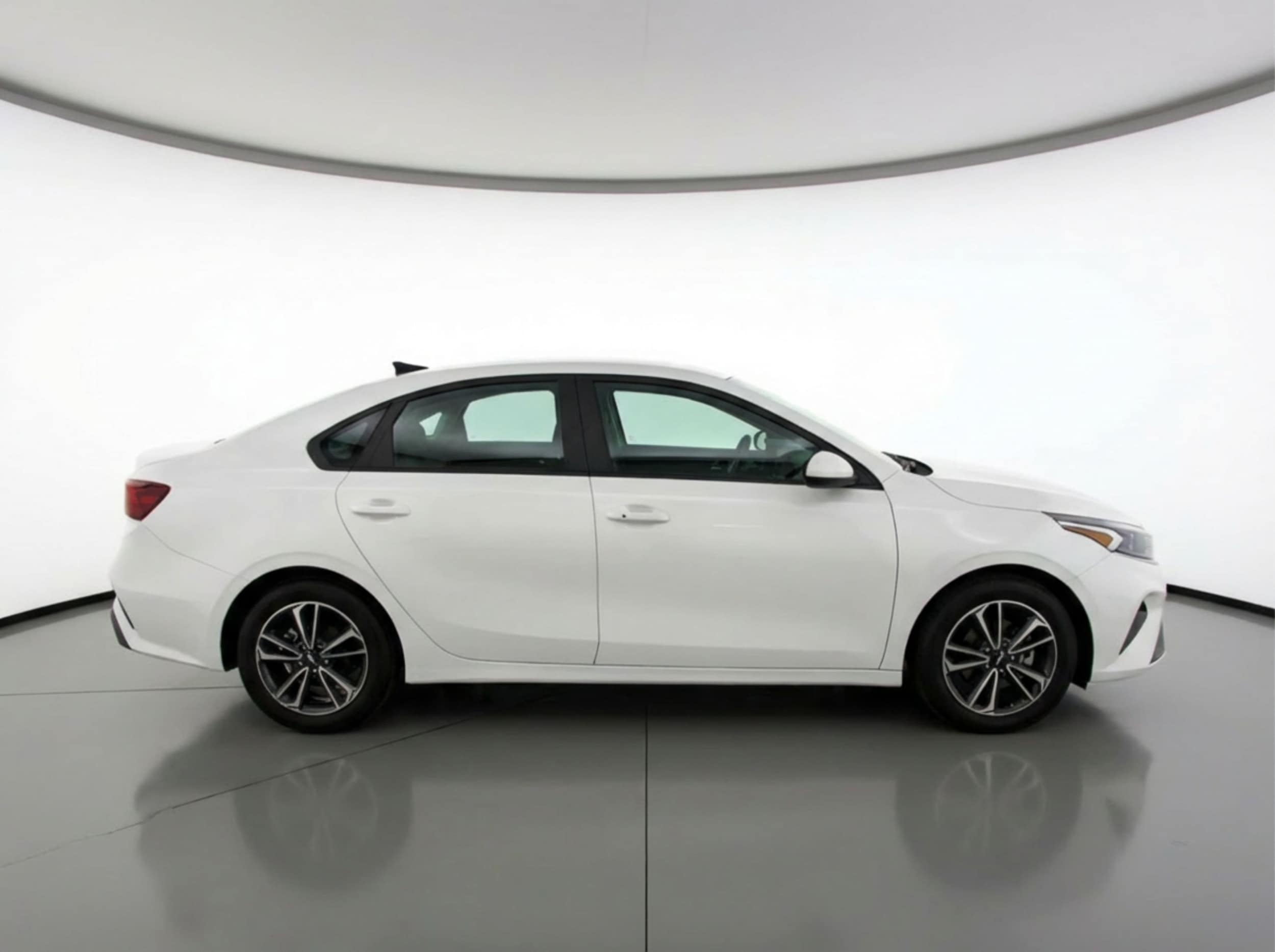 Thumbnail: 2024 Kia Forte - 8