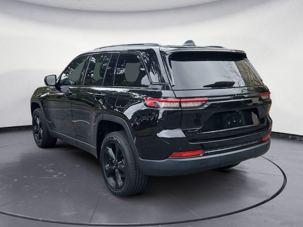 Used 2022 Jeep Grand Cherokee Laredo SUV