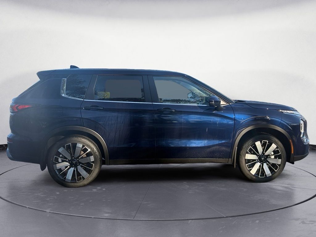 2026 Mitsubishi Outlander SE - Photo 6
