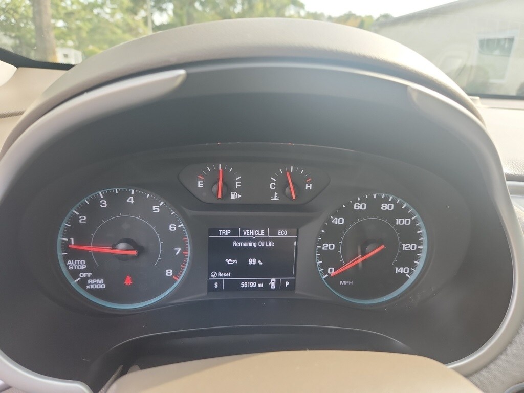 2024 Chevrolet Malibu 1LT photo 2