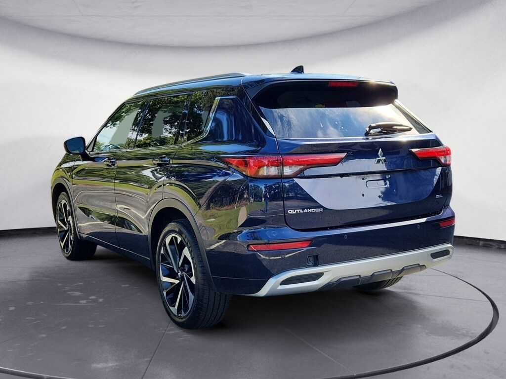2023 Mitsubishi Outlander SEL photo 3