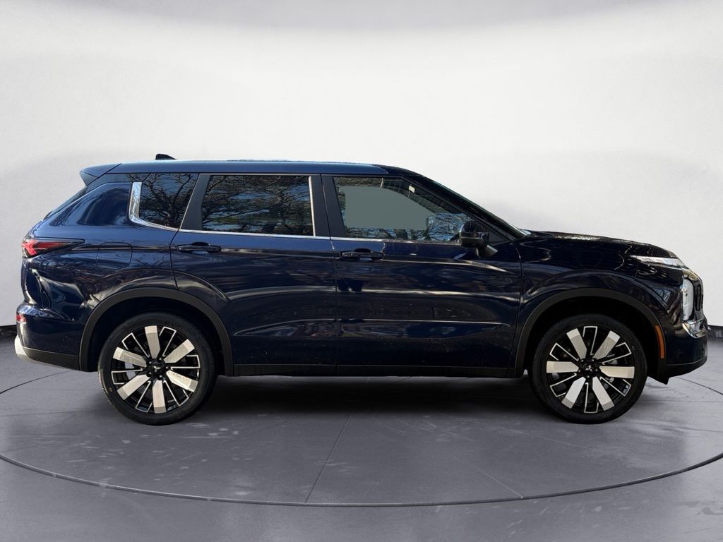 2026 Mitsubishi Outlander SE - Photo 6