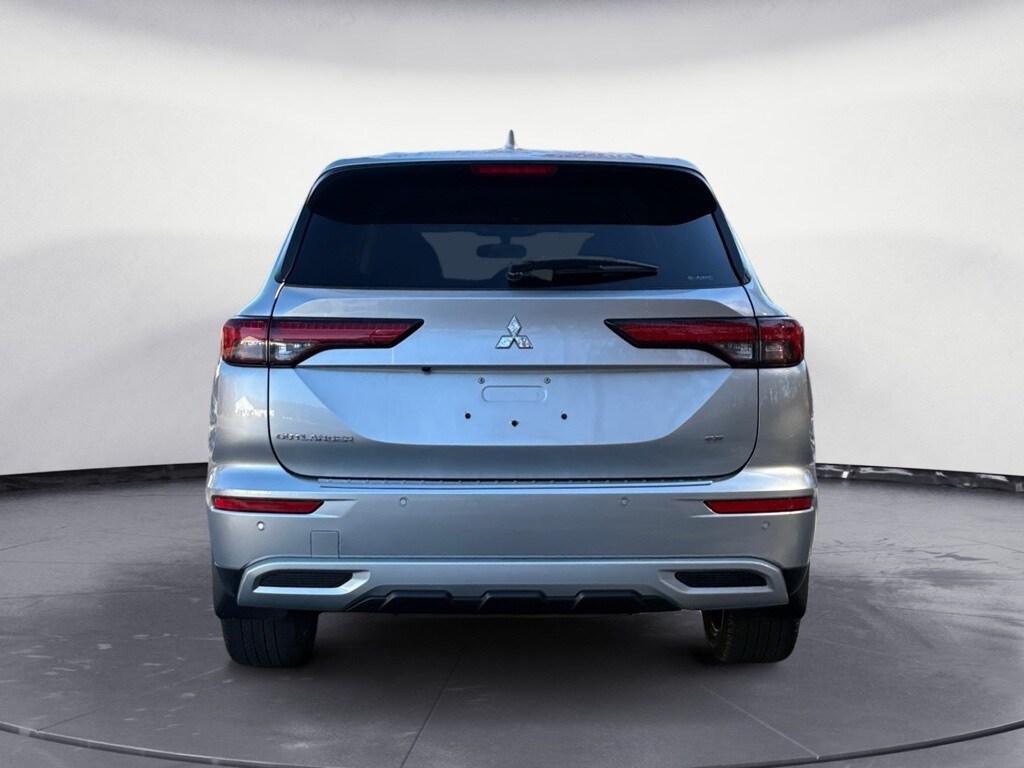 2023 Mitsubishi Outlander SE photo 4