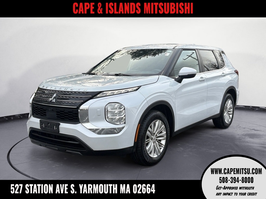 2022 Mitsubishi Outlander ES's photo