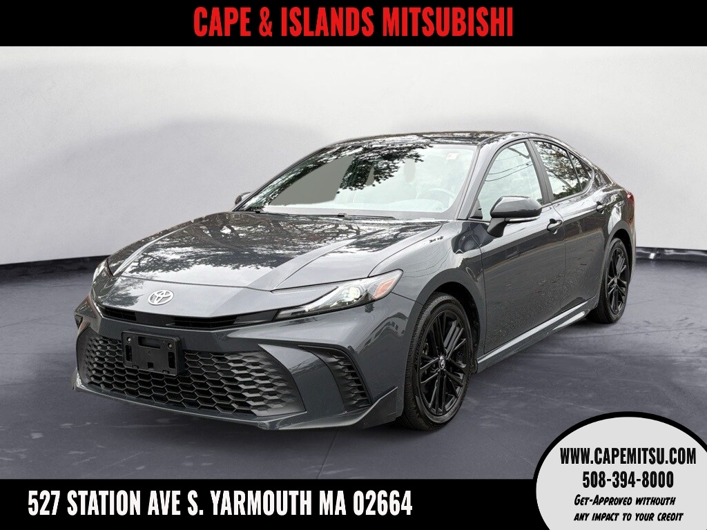 2025 Toyota Camry SE's photo