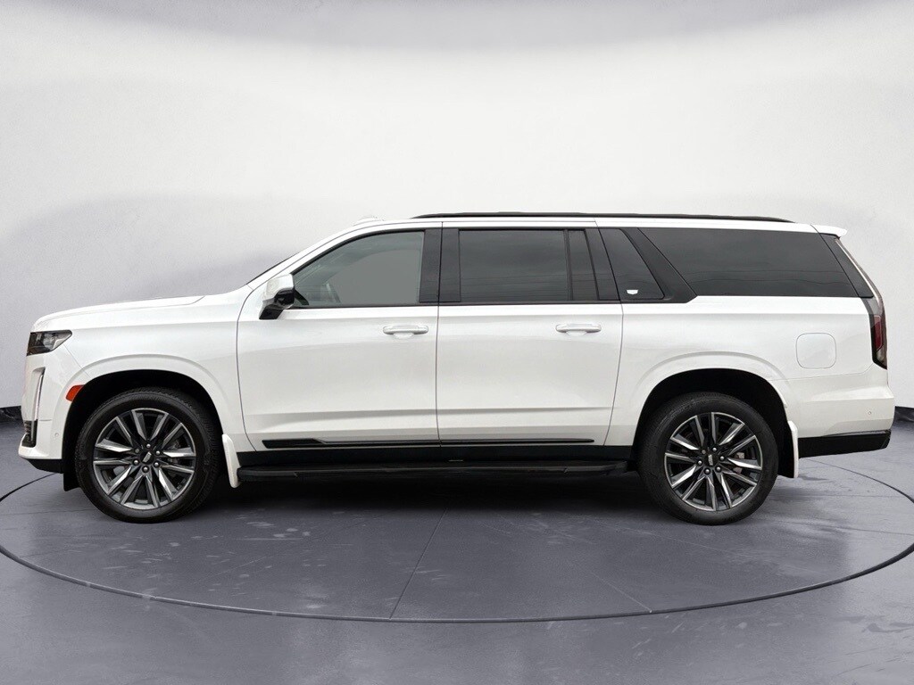 2022 Cadillac Escalade ESV Sport photo 2