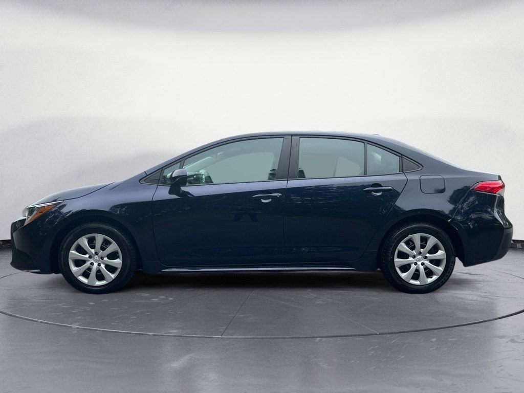 Used 2022 Toyota Corolla LE with VIN 5YFEPMAE8NP383007 for sale in Kansas City