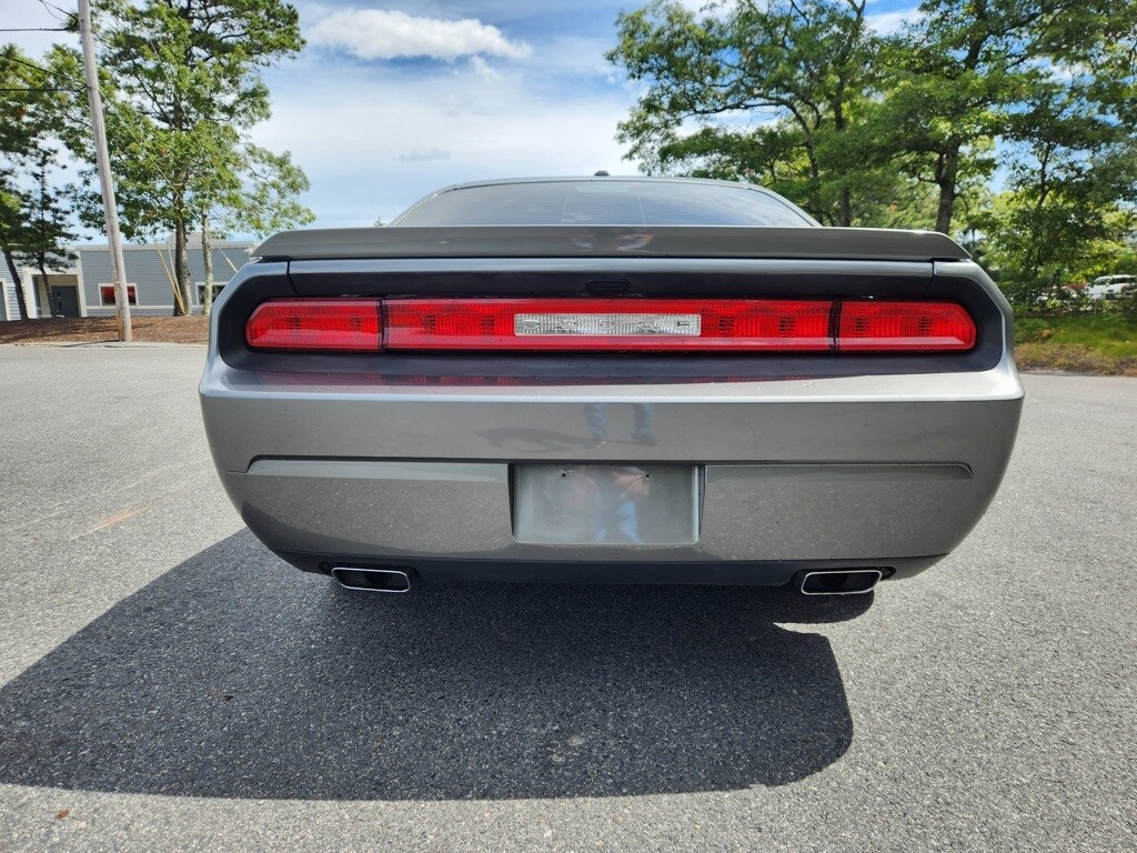 2012 Dodge Challenger R/T photo 4
