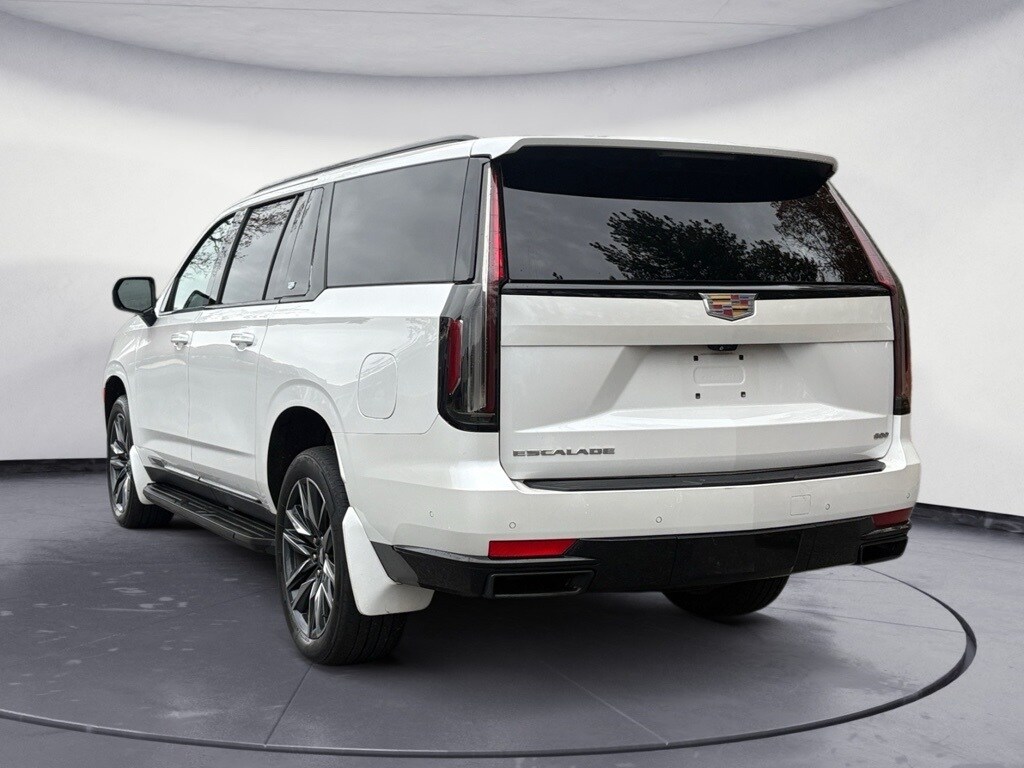 2022 Cadillac Escalade ESV Sport photo 3