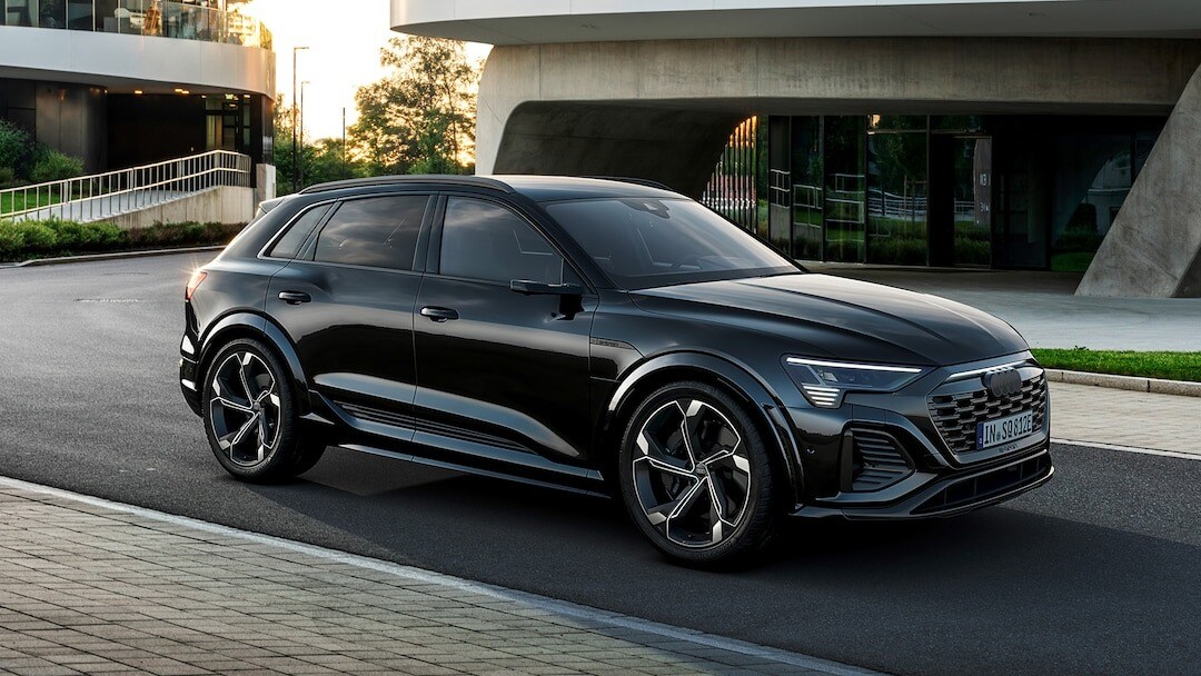 2024-audi-q8-etron-sq8-passenger.jpg