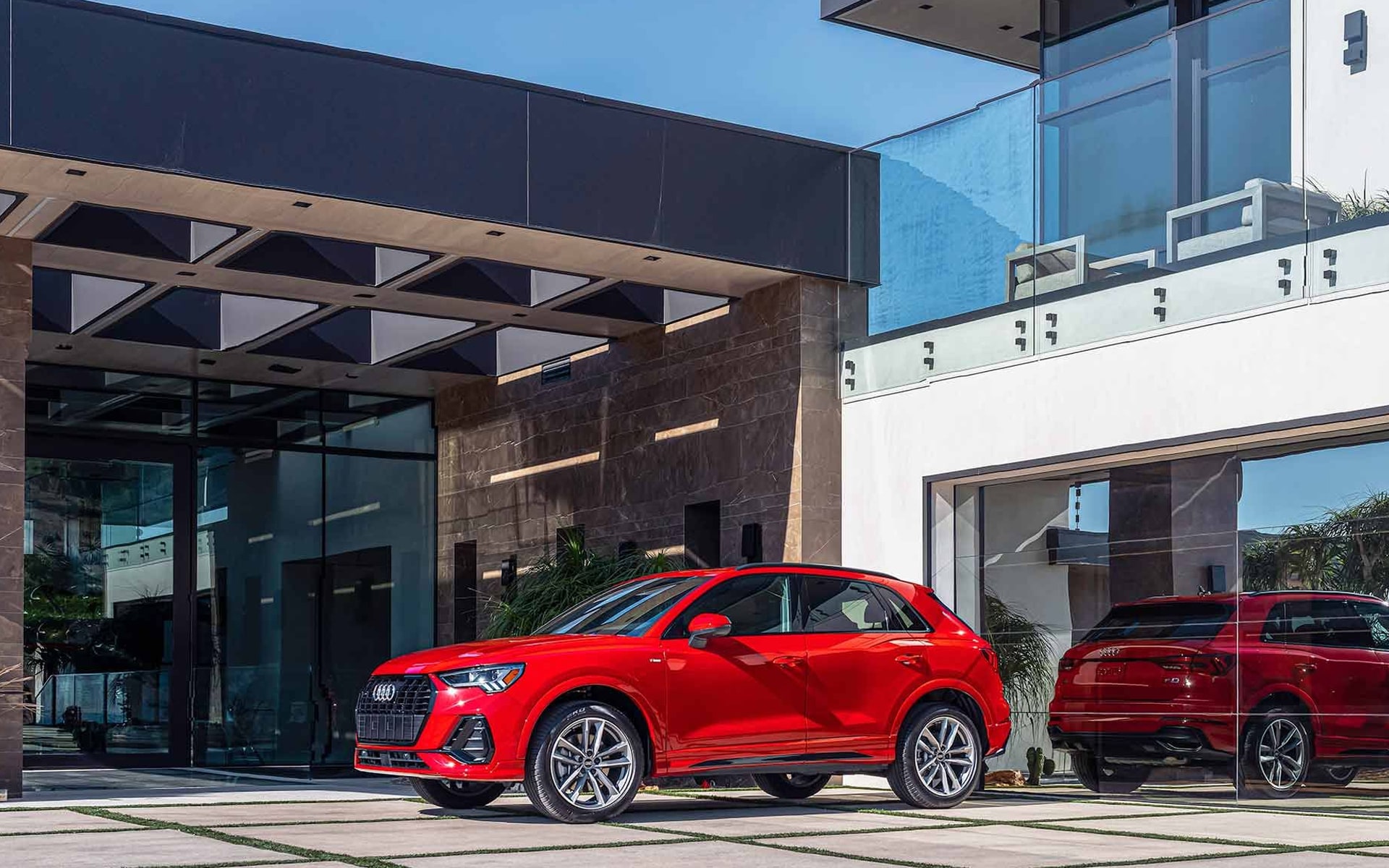 https://pictures.dealer.com/c/capilanoaudi/1688/a4a8f0728f02237cfe524a2b4cb77f4fx.jpg