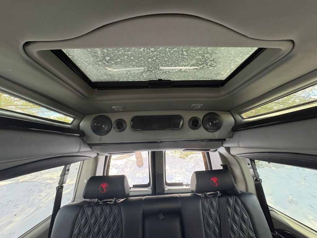 2025 GMC Savana Cargo Work Van - Photo 7