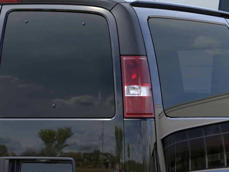 2025 GMC Savana Cargo Work Van - Photo 18