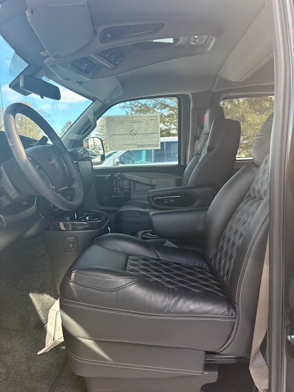 2025 GMC Savana Cargo Work Van - Photo 6