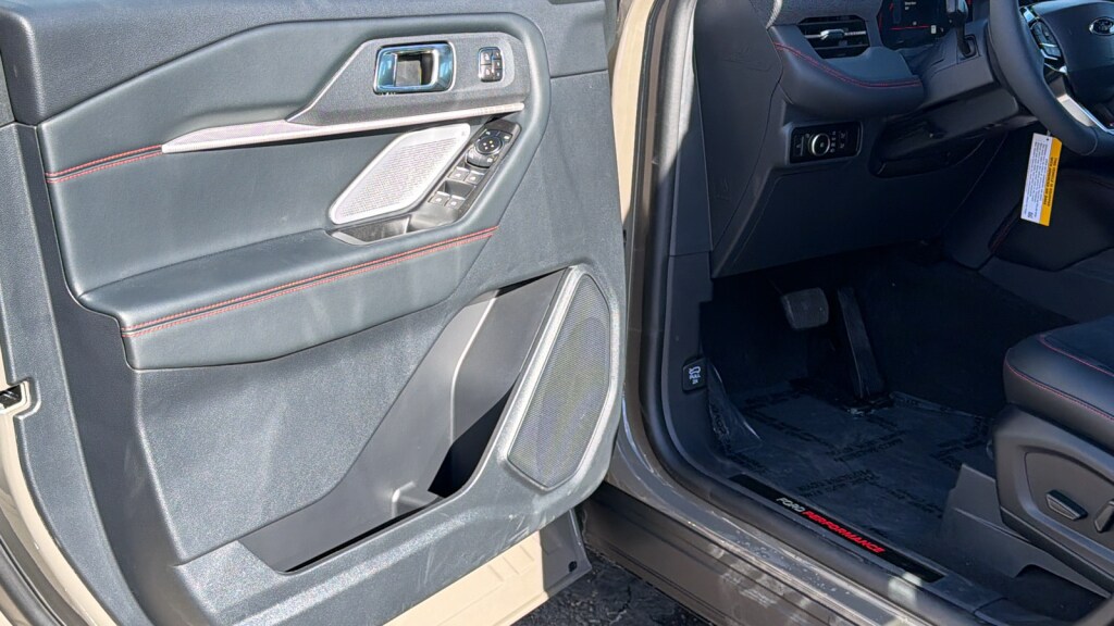 2026 Ford Explorer ST - Photo 23