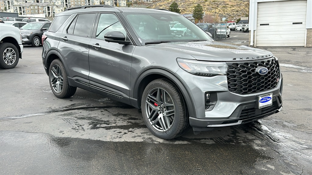 2025 Ford Explorer ST's photo