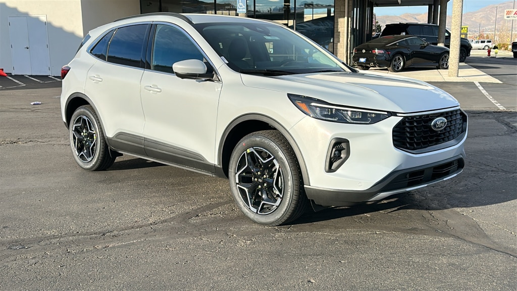 2026 Ford Escape Platinum's photo