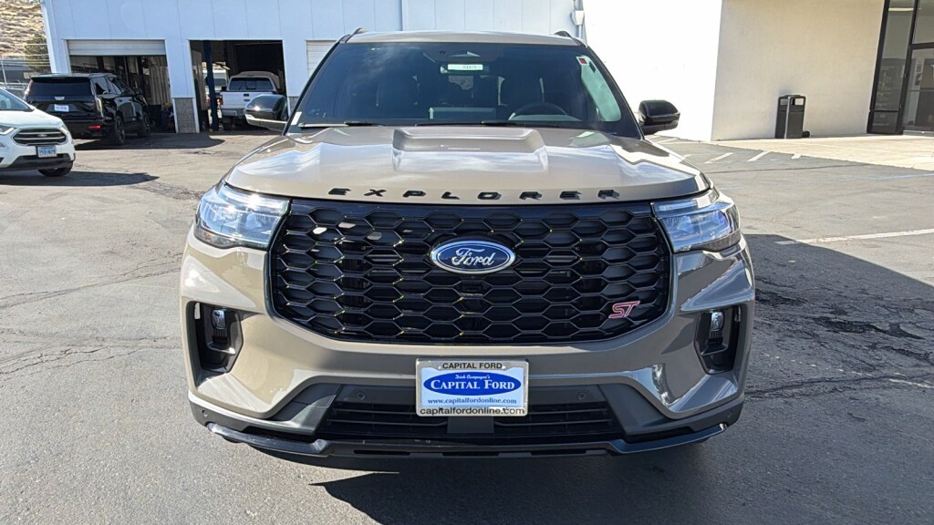 2026 Ford Explorer ST - Photo 8