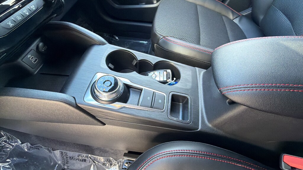 2026 Ford Escape ST-Line - Photo 13