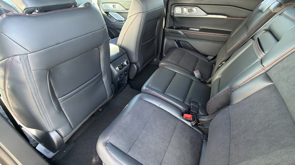 2026 Ford Explorer ST - Photo 24