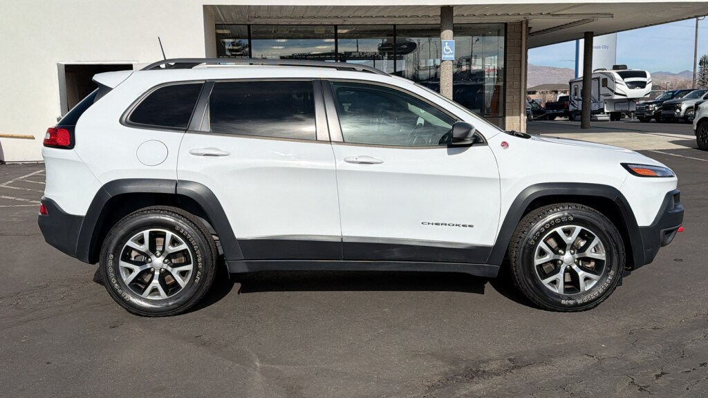 Used 2017 Jeep Cherokee Trailhawk with VIN 1C4PJMBS7HW621424 for sale in Carson City, NV