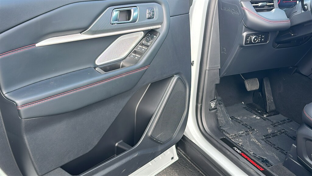 2026 Ford Explorer ST - Photo 23