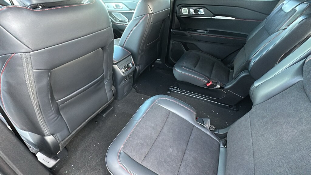 2026 Ford Explorer ST - Photo 24