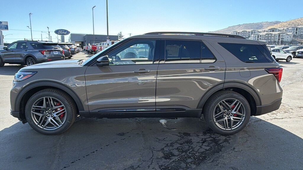 2026 Ford Explorer ST - Photo 6