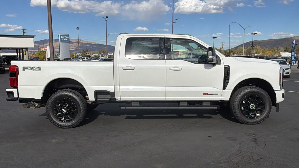 New 2027 Ford Super Duty F-350 Lariat 4WD Crew CAB Crew Cab
