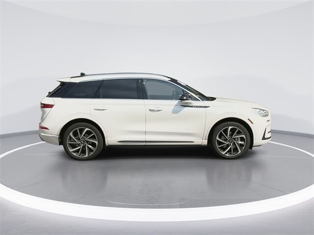 2024 Lincoln Corsair Grand Touring photo 3
