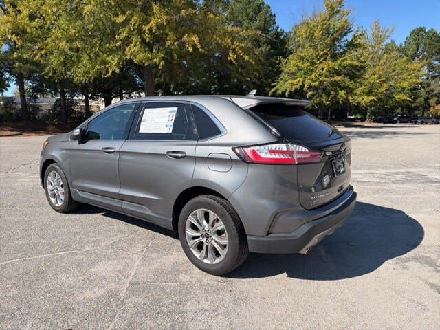 2024 Ford Edge Titanium photo 2