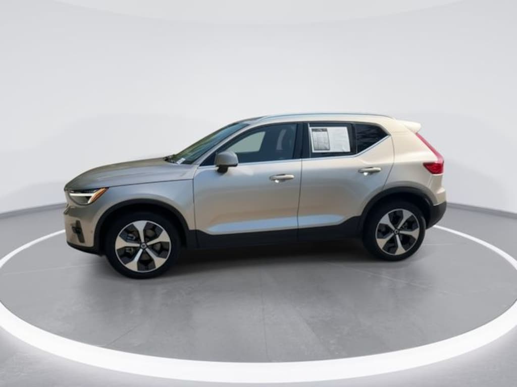 Used 2024 Volvo XC40 B5 Plus Bright Theme SUV